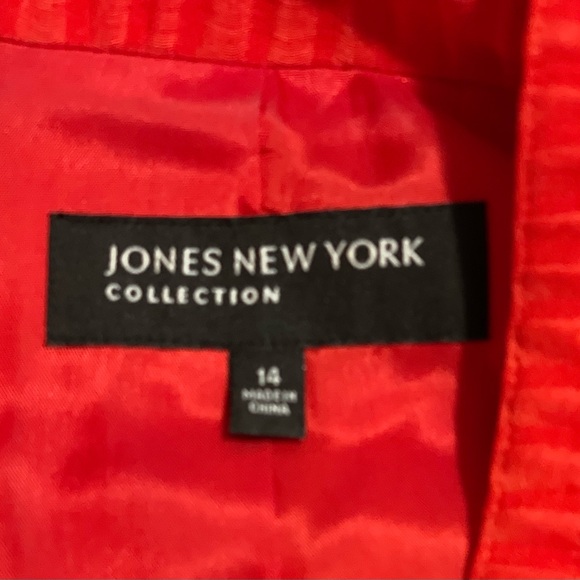 Elegant Red Silk Women's Jacket - Picture 3 of 4